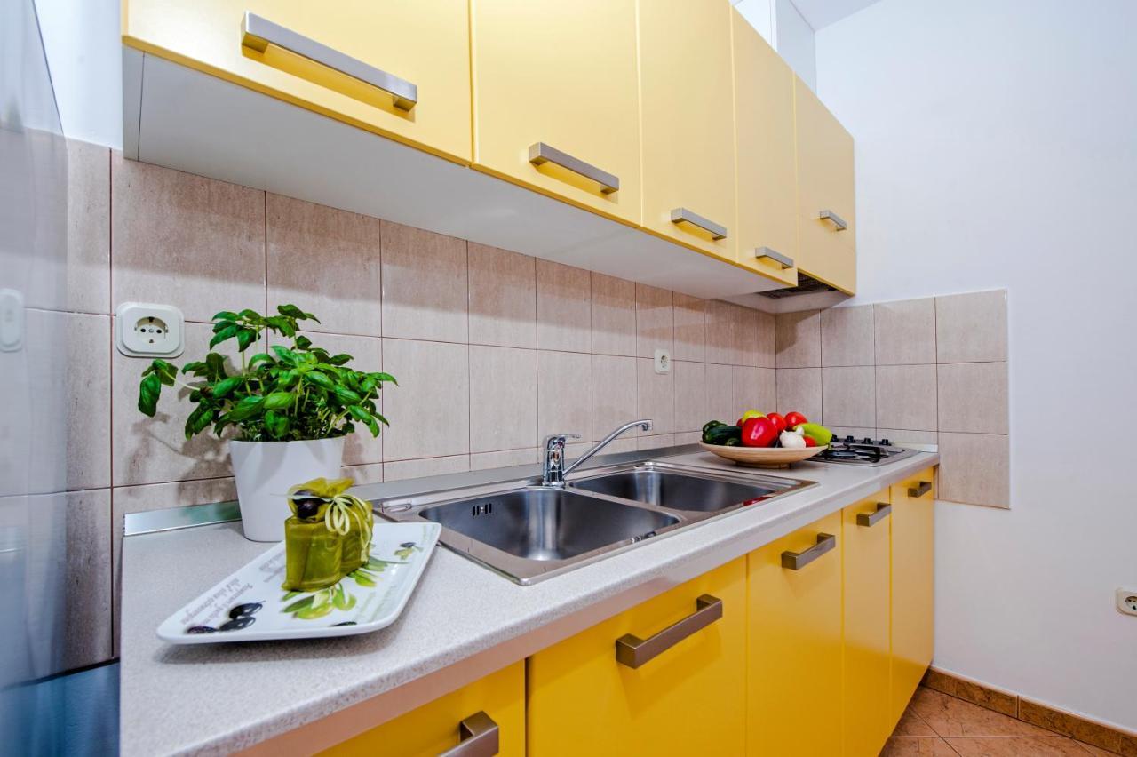 Apartments Bella B Ровінь Екстер'єр фото